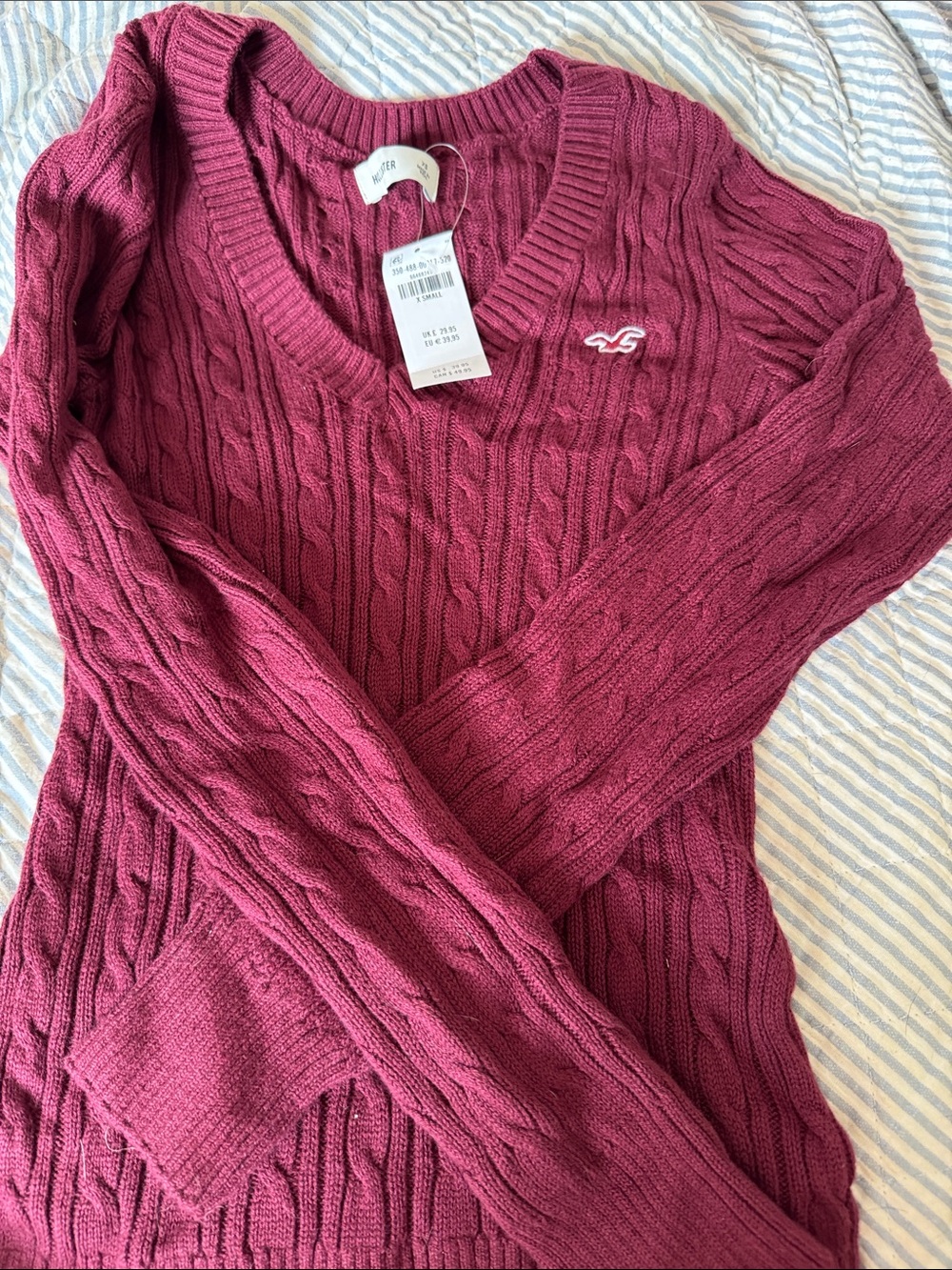 Hollister Women's Cable Knit V-Neck Sweater — Berry